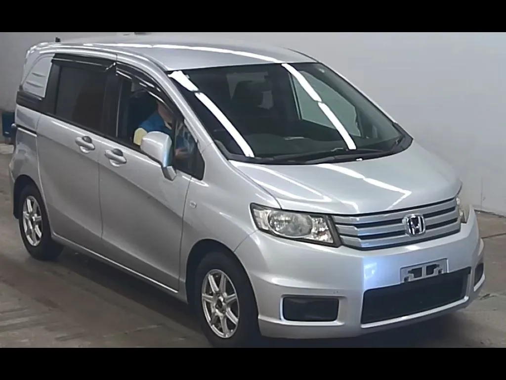HONDA FREED SPIKE G JUST SELECTION