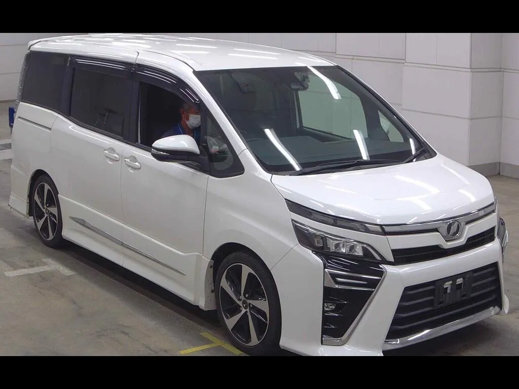 TOYOTA VOXY 4WD ZS