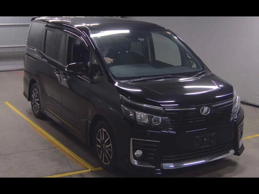 TOYOTA VOXY ZS