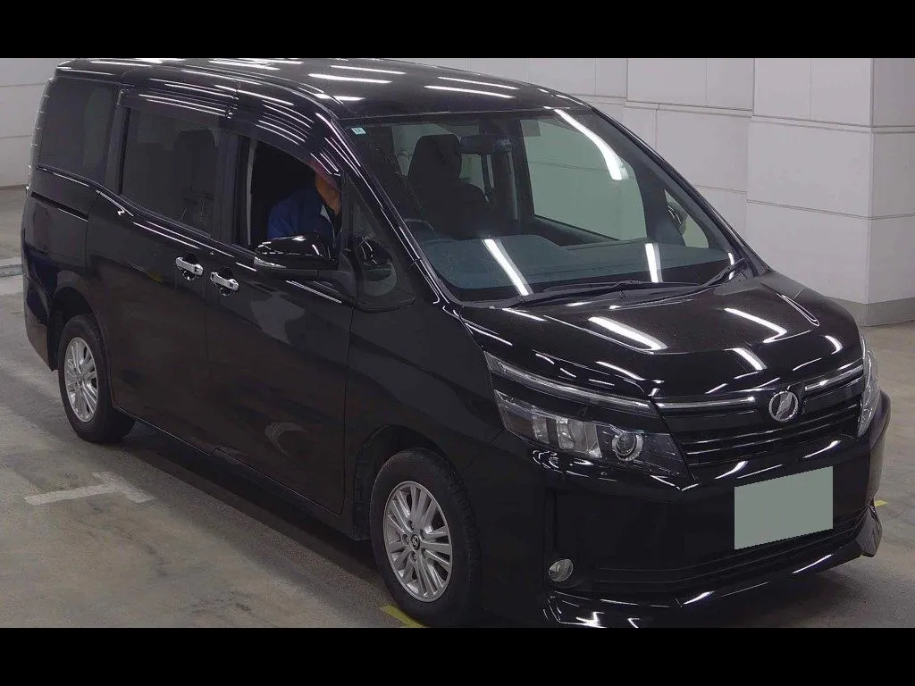 TOYOTA VOXY 4WD V