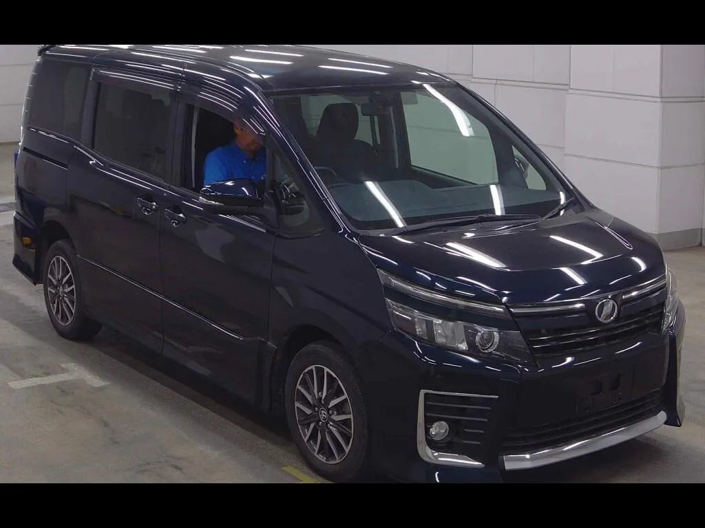 TOYOTA VOXY 4WD ZS
