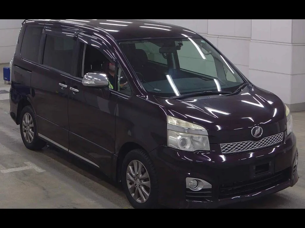 TOYOTA VOXY 4WD ZS