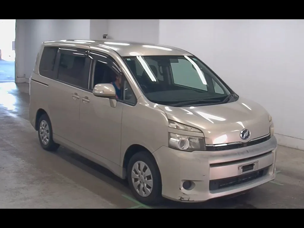 TOYOTA VOXY X