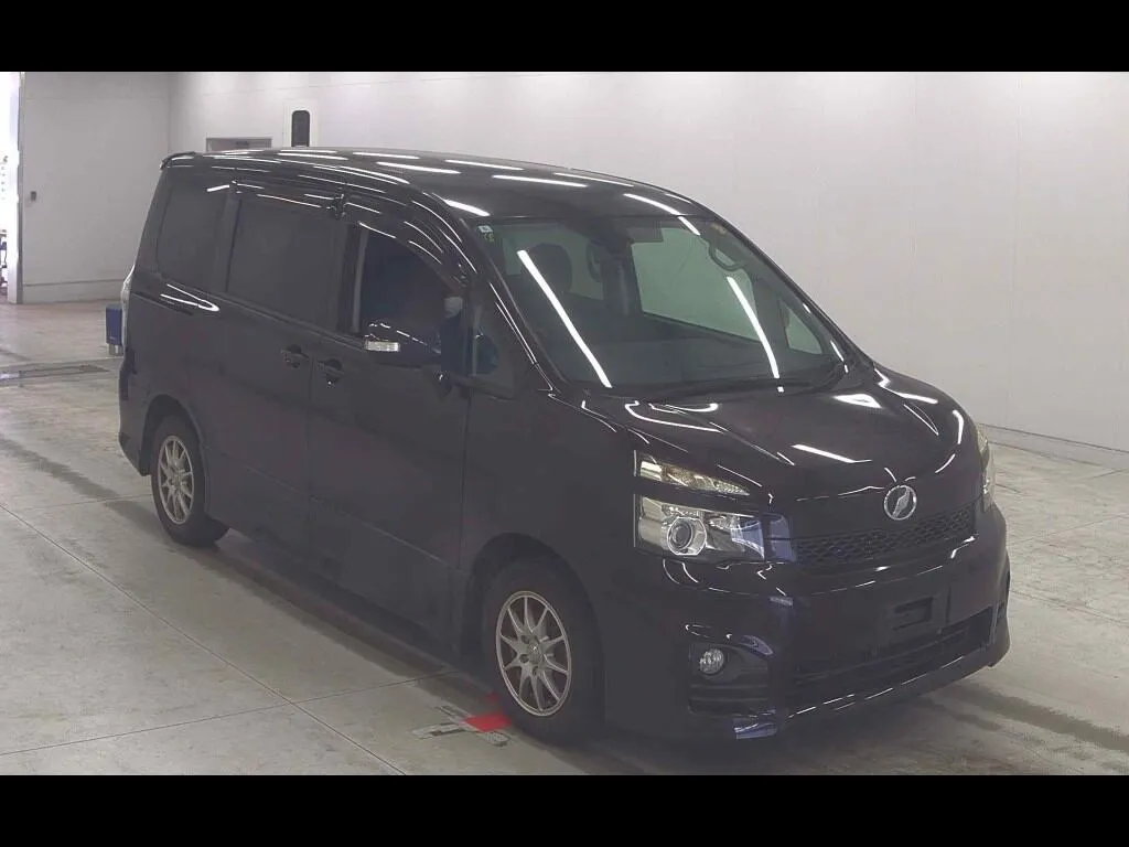 TOYOTA VOXY ZS