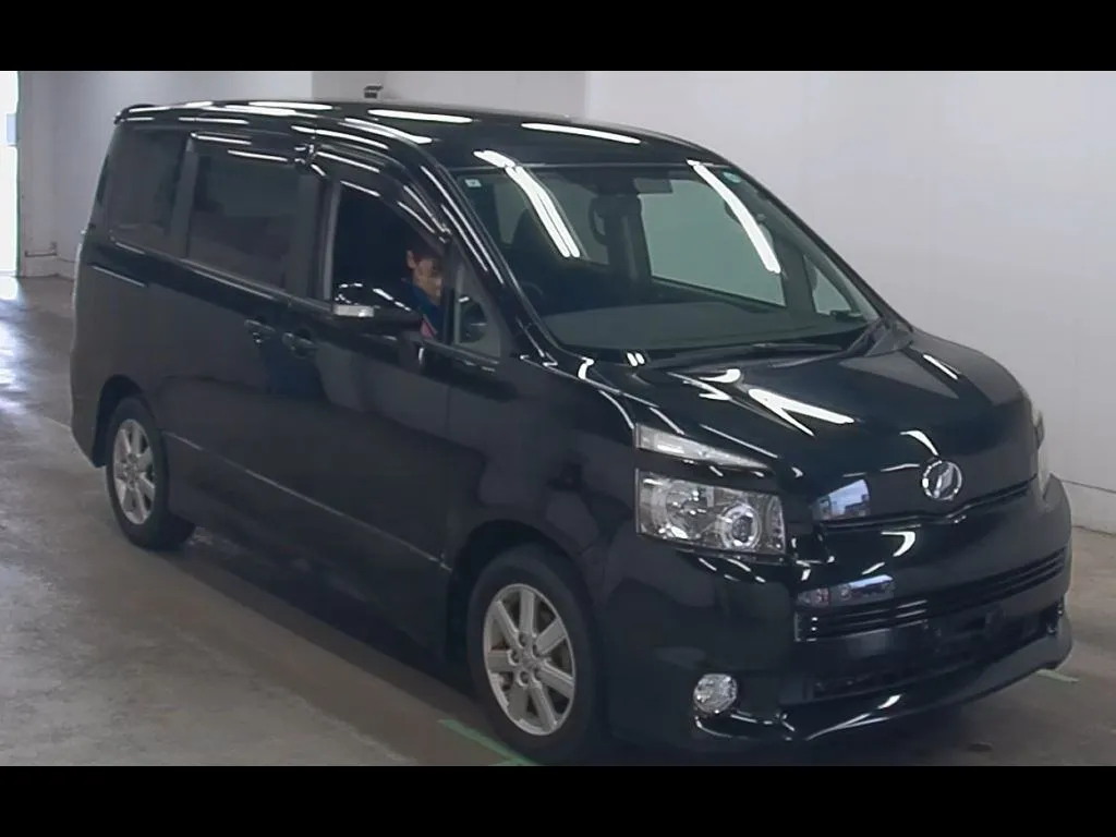 TOYOTA VOXY Z