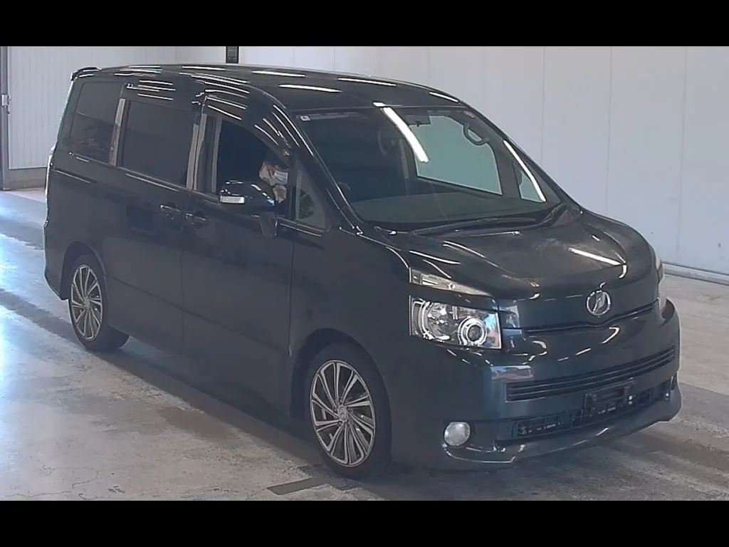 TOYOTA VOXY ZS