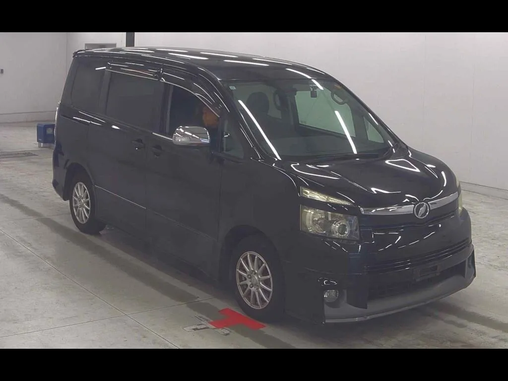 TOYOTA VOXY ZS