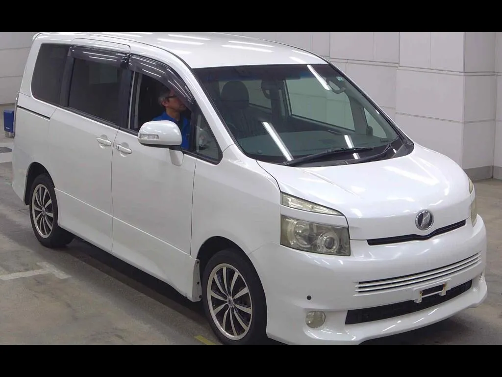 TOYOTA VOXY 4WD ZS