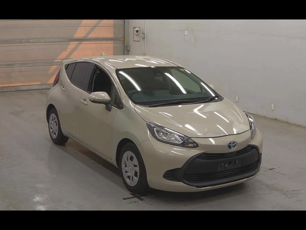 TOYOTA AQUA X