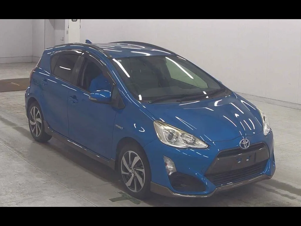TOYOTA AQUA X-URBAN