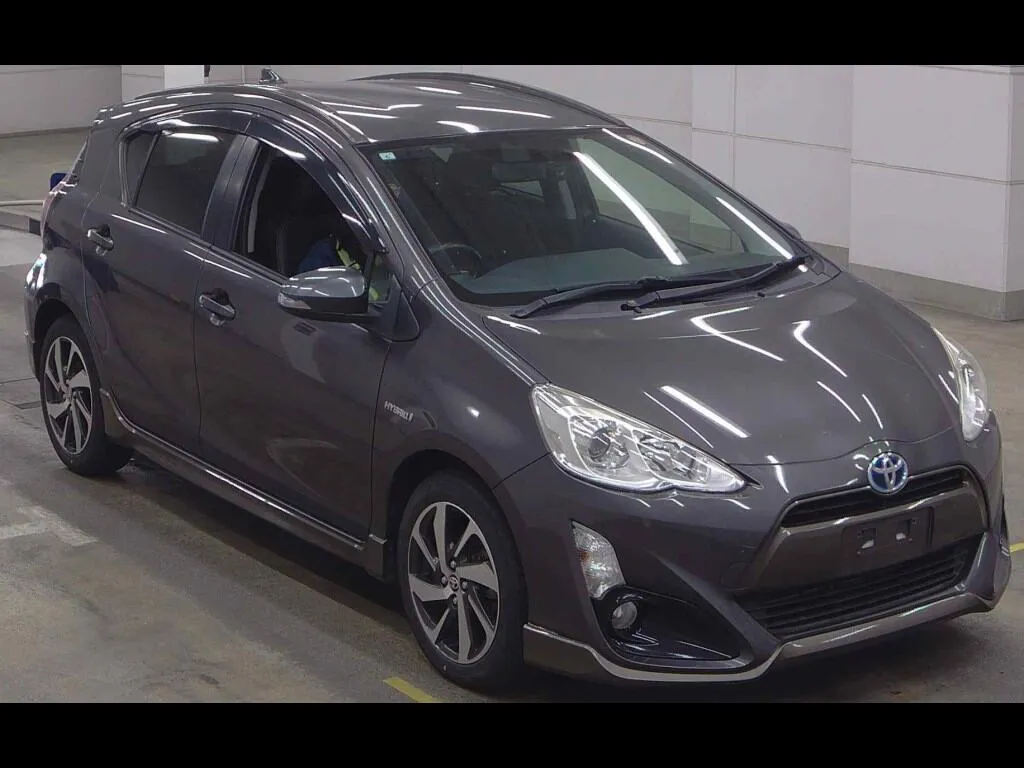 TOYOTA AQUA X-URBAN