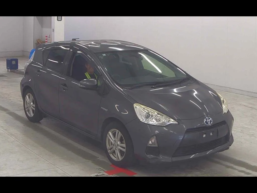TOYOTA AQUA S