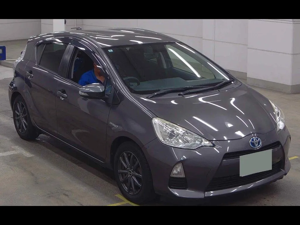 TOYOTA AQUA S