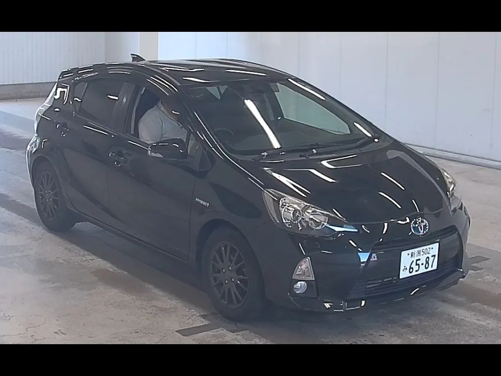TOYOTA AQUA G