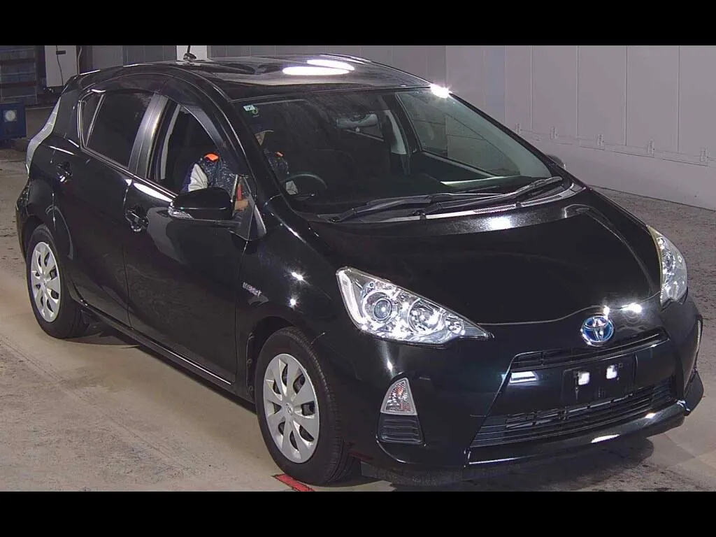 TOYOTA AQUA S
