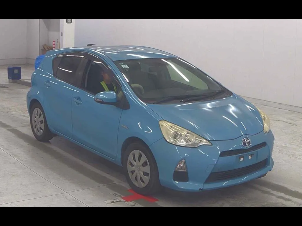 TOYOTA AQUA S