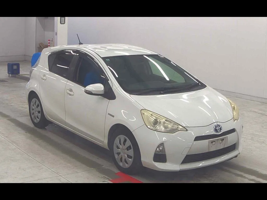 TOYOTA AQUA S