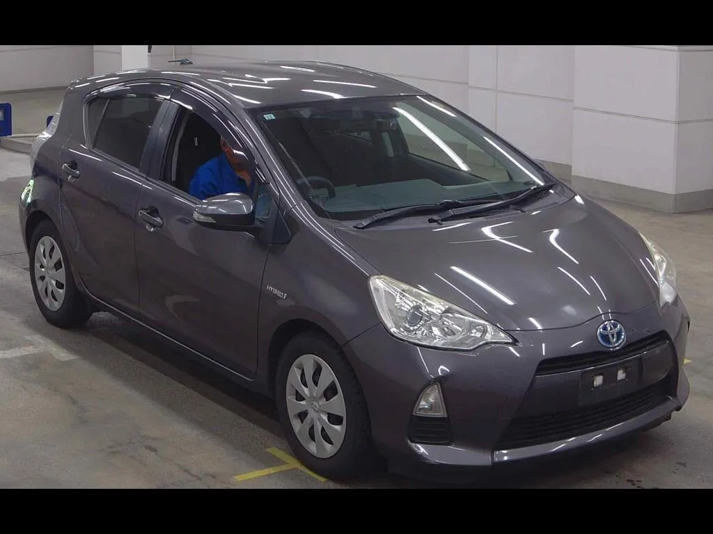 TOYOTA AQUA S