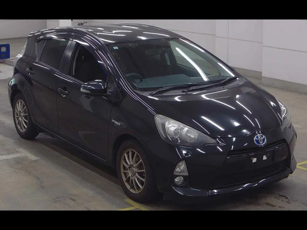 TOYOTA AQUA S