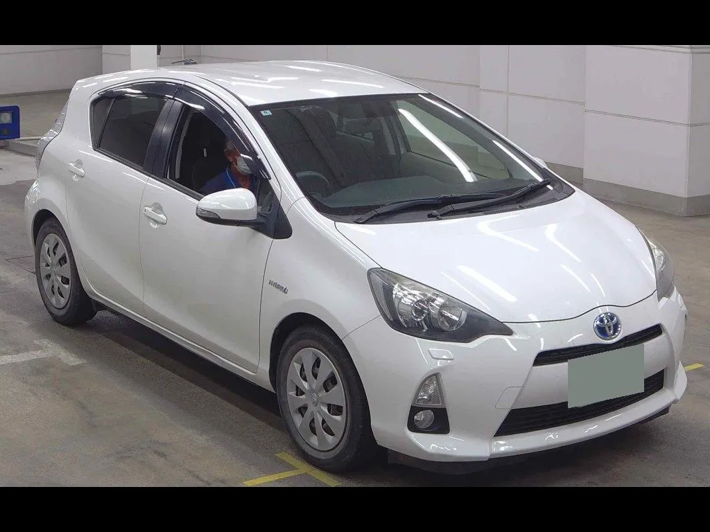 TOYOTA AQUA G