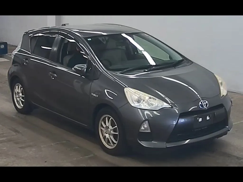 TOYOTA AQUA S