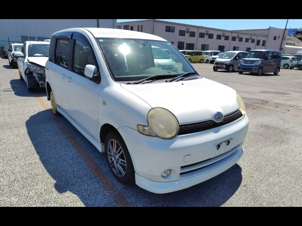 TOYOTA SIENTA X