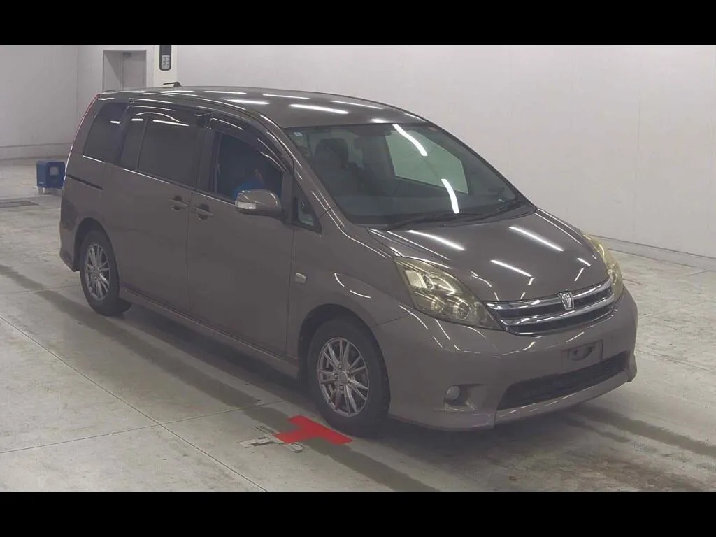 TOYOTA ISIS PLATANA