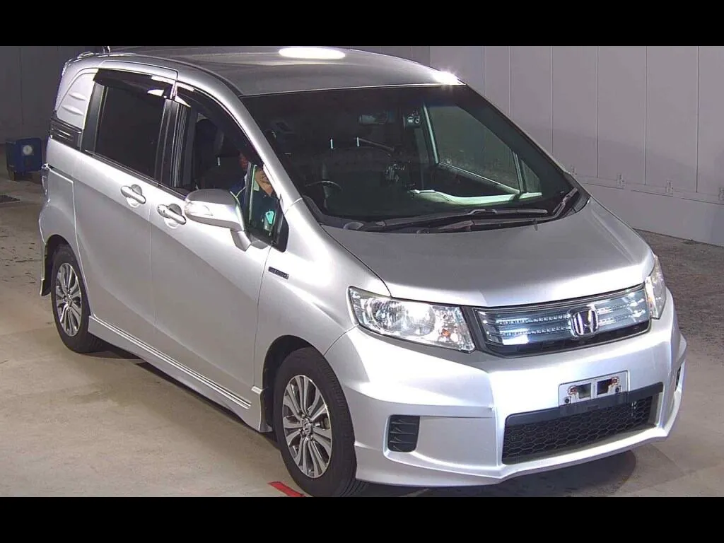 HONDA FREED SPIKE HYBRID JUST SELECTION