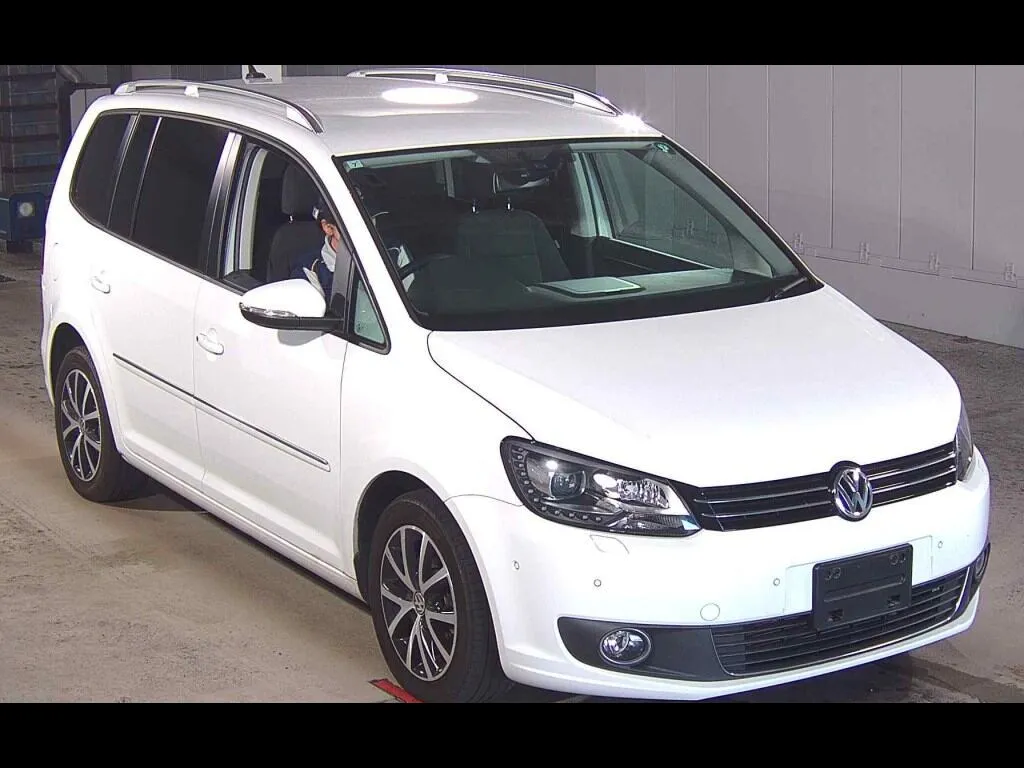 VOLKSWAGEN GOLF TOURAN TSI HIGH LINE