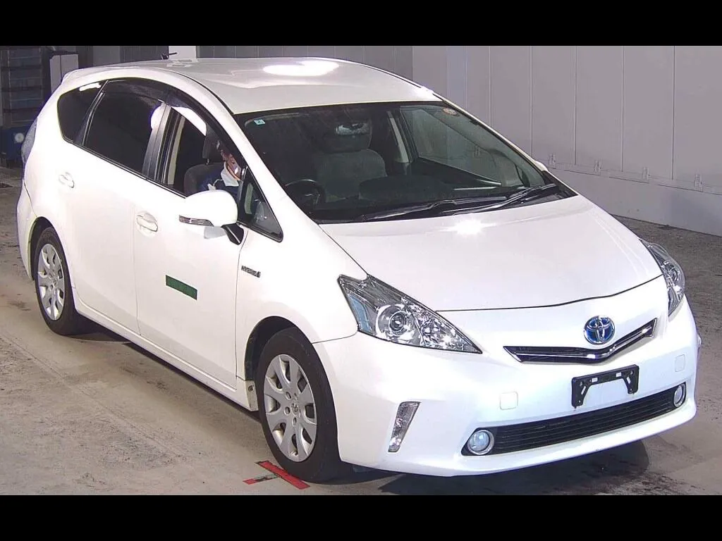 TOYOTA PRIUS ALPHA S L SELECTION