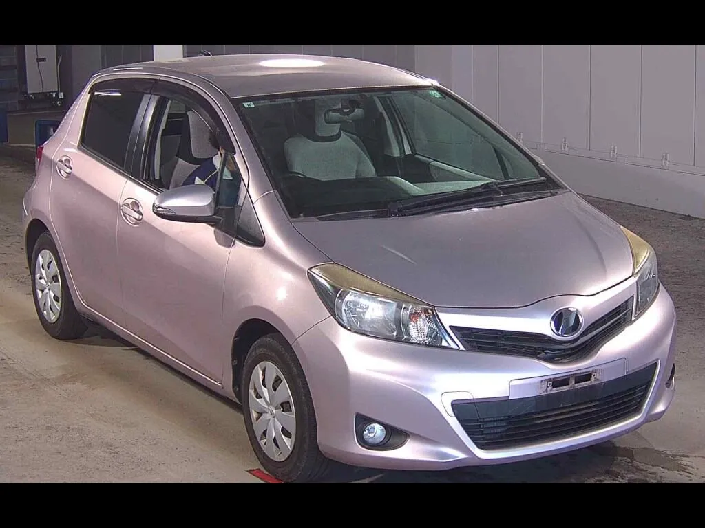 TOYOTA VITZ 5D F