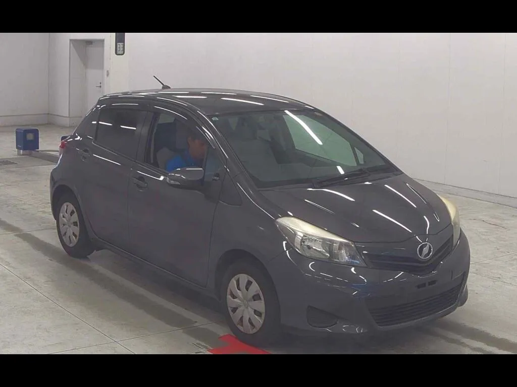 TOYOTA VITZ 5D F