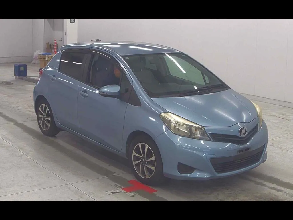 TOYOTA VITZ 5D U