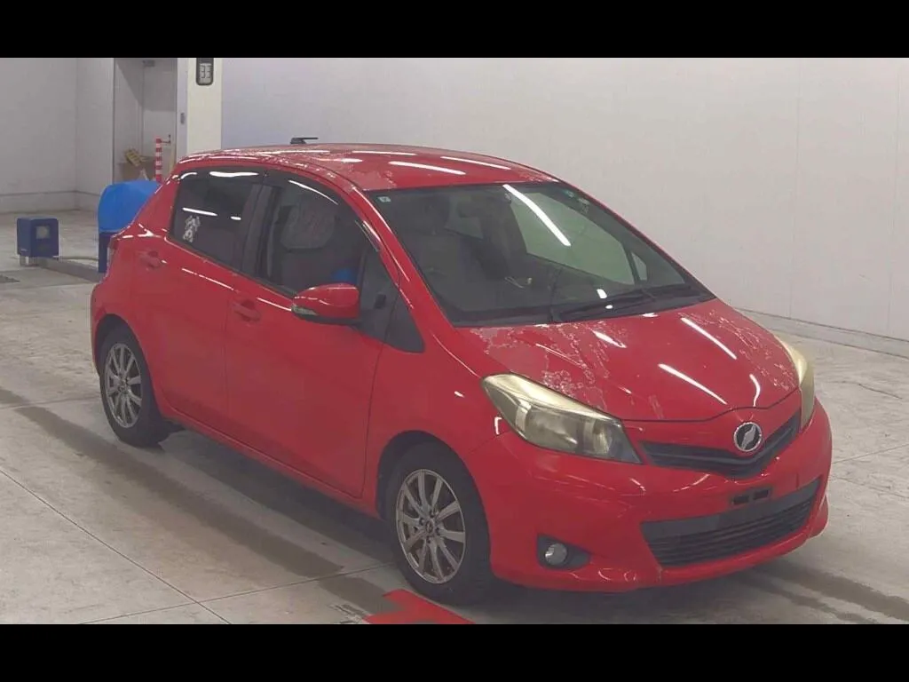 TOYOTA VITZ 5D U