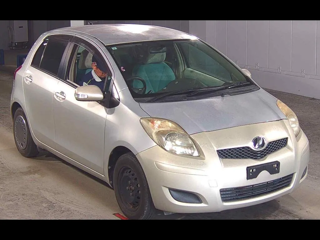TOYOTA VITZ 5D F CHAMBRE A PARIS COLLECTION