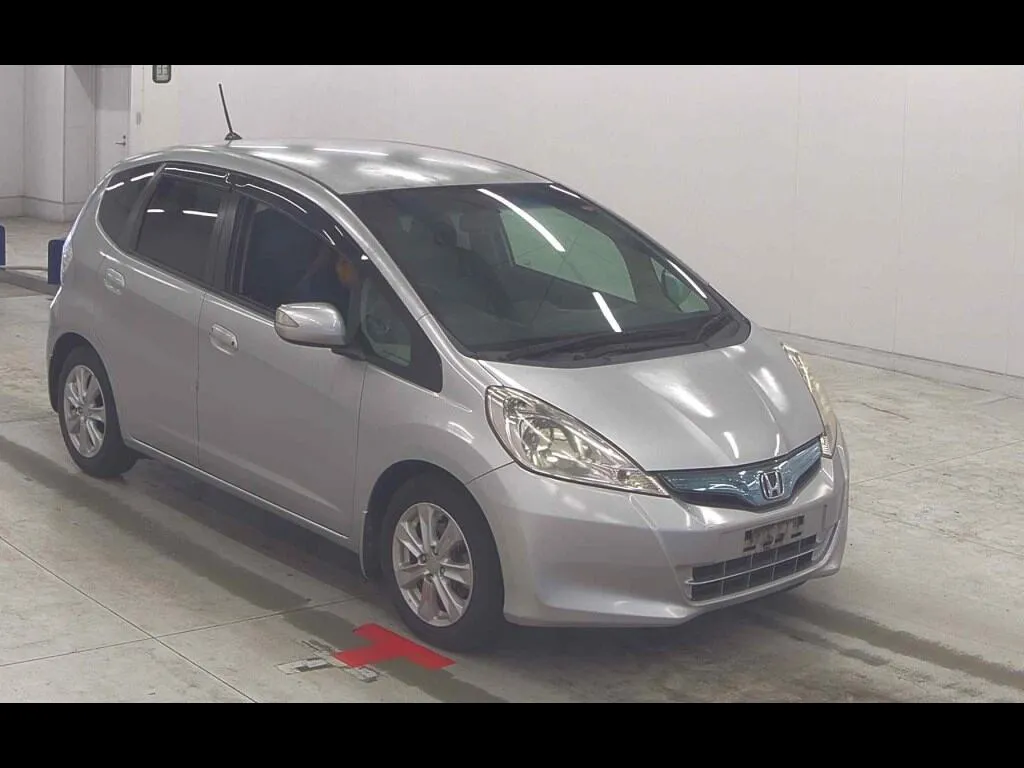 HONDA FIT HYBRID NAVI PREMIUM SELECTION