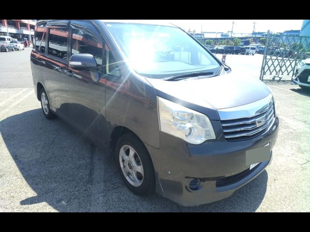 TOYOTA NOAH X L SELECTION