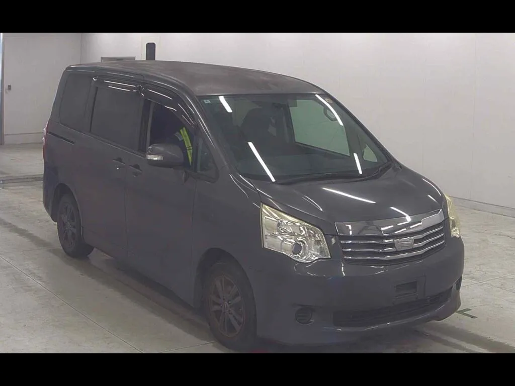 TOYOTA NOAH YY