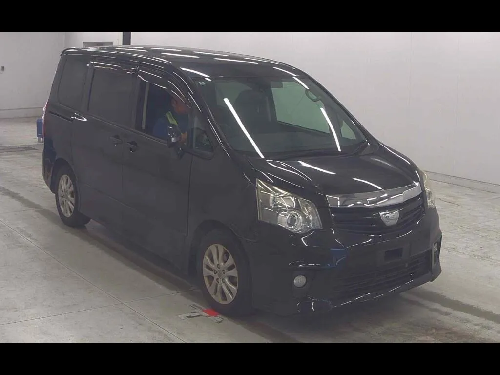 TOYOTA NOAH SI