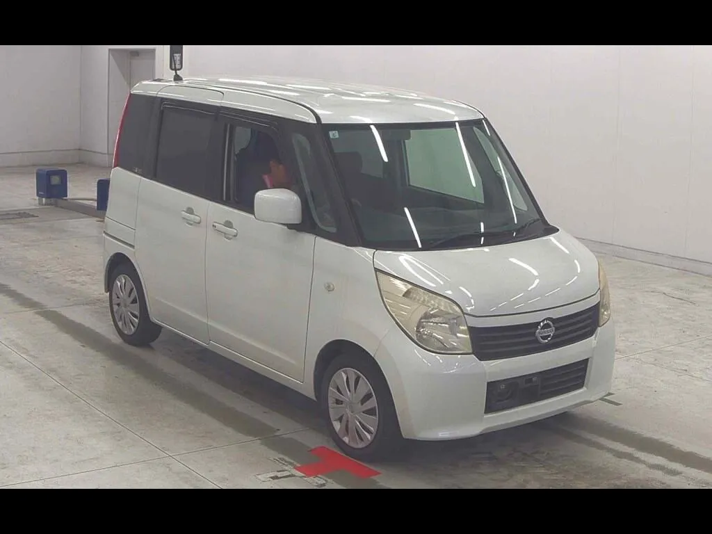 NISSAN ROOX