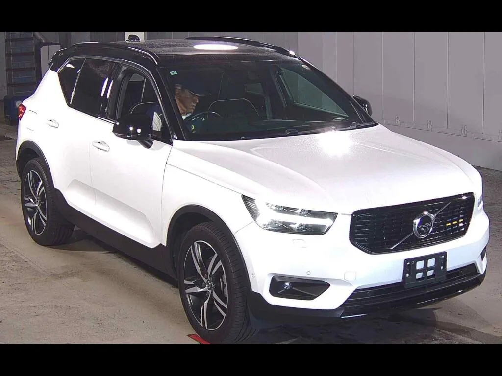 VOLVO XC40 4WD B5 AWD R-DESIGN