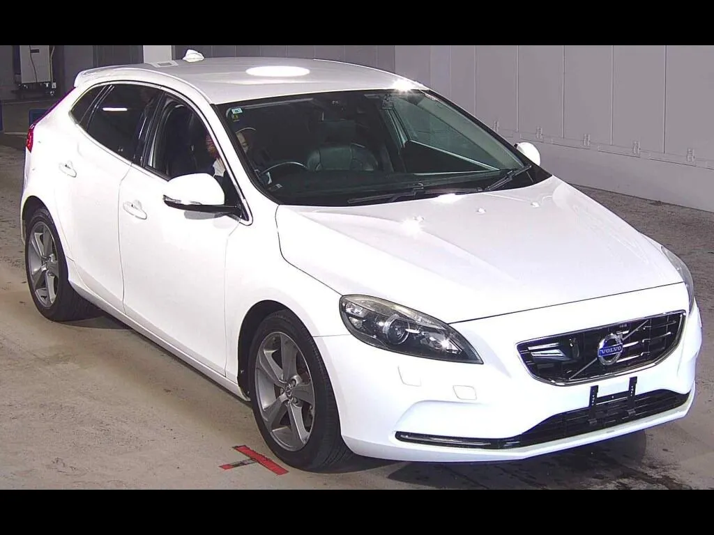 VOLVO V40 T4 SE
