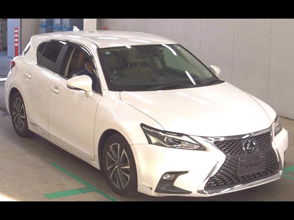 LEXUS CT CT200H VERSION C