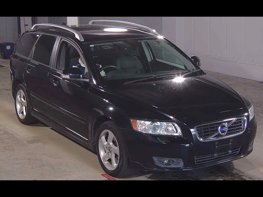 VOLVO V50