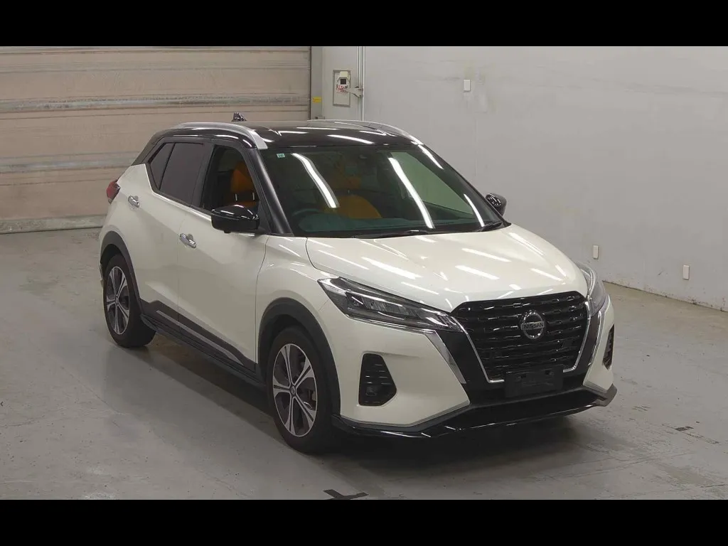 NISSAN KICKS 5D X TWO TONE INTERIOR EDITION