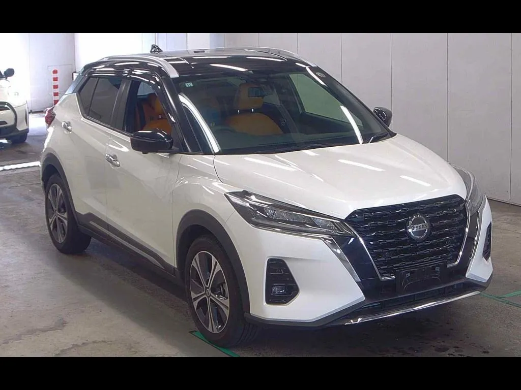 NISSAN KICKS 5D X TWO TONE INTERIOR EDITION