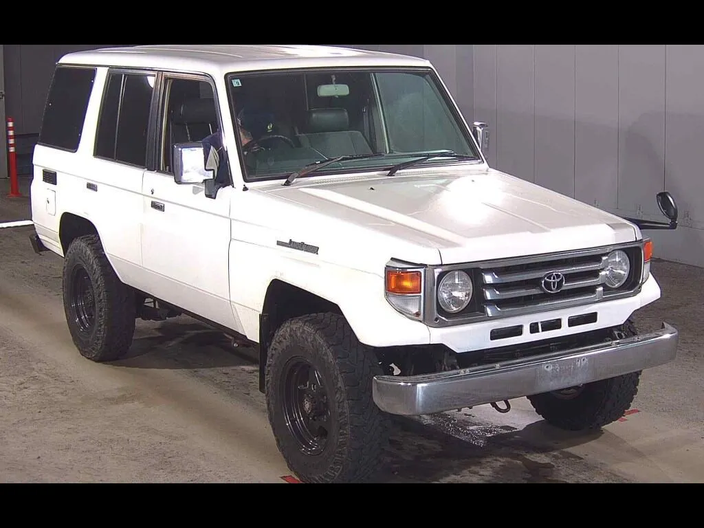 TOYOTA LAND CRUISER 70 5D 4WD LX