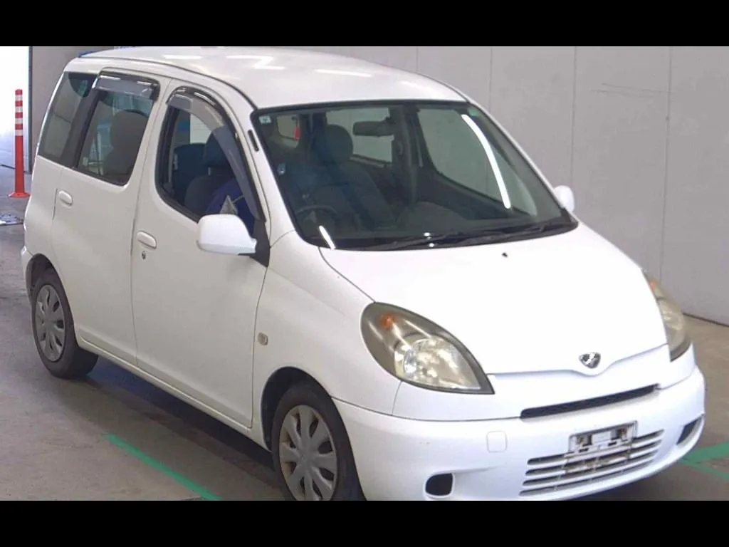 TOYOTA FUNCARGO X