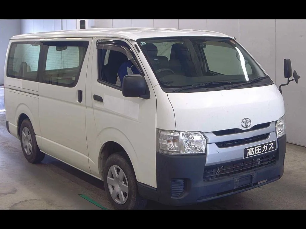 TOYOTA HIACE VAN 5D 4WD DX
