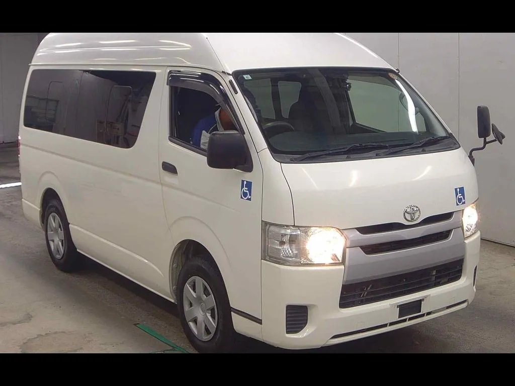 TOYOTA HIACE VAN 4D WELCAB